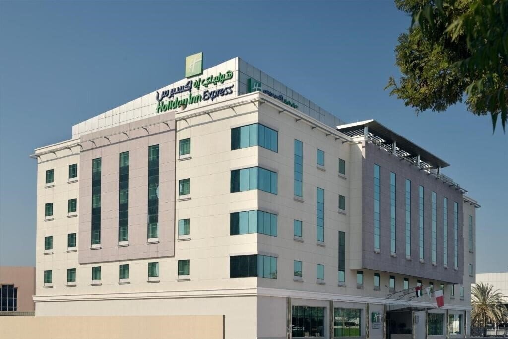 Вид Holiday Inn Express Dubai Safa Park 2*