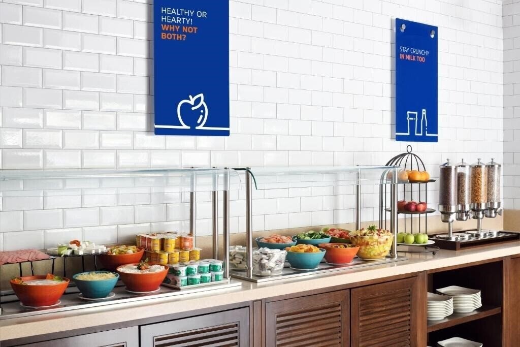 Панорама Holiday Inn Express Dubai Safa Park 2*