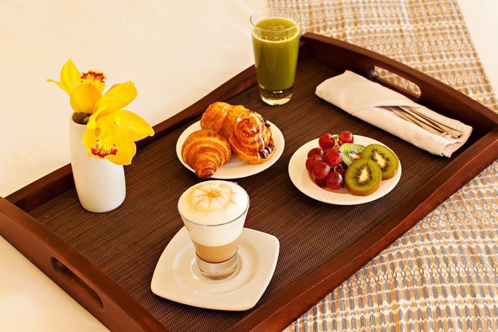 Территория Bluebay Black Stone Hotel 4*