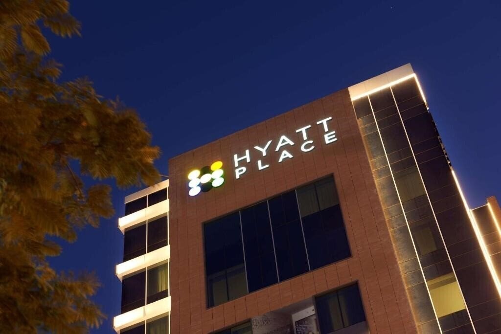 Вид Hyatt Place Dubai Baniyas Square 4*