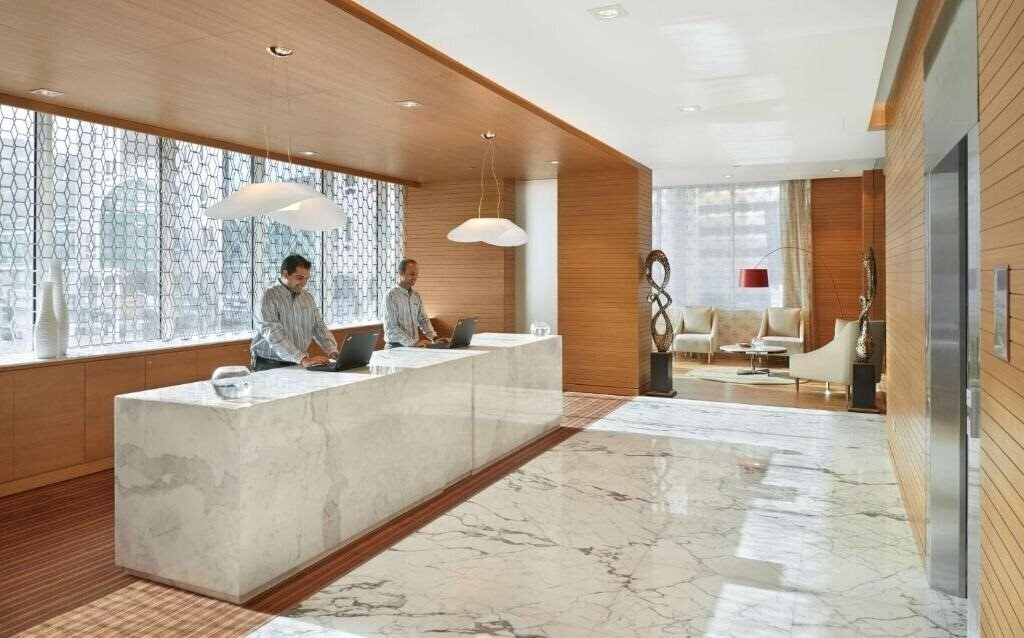 Територія Hyatt Place Dubai Baniyas Square 4*