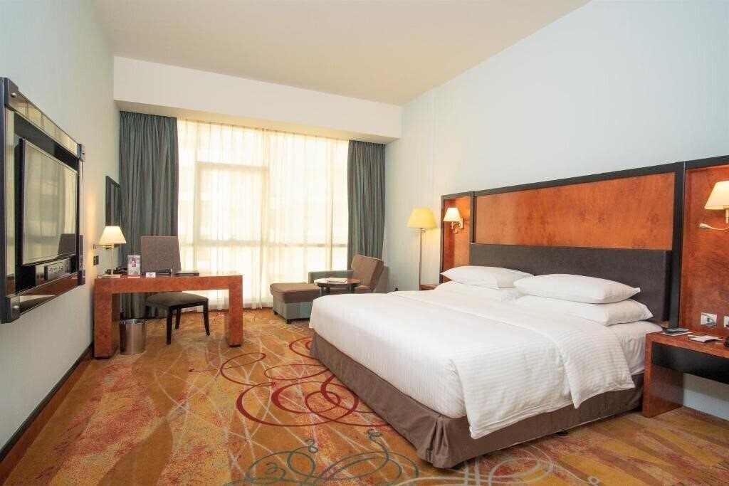 Вид Millennium Airport Hotel Dubai 4*
