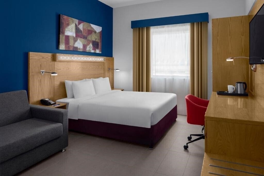 Вид Holiday Inn Express Dubai Airport 2*