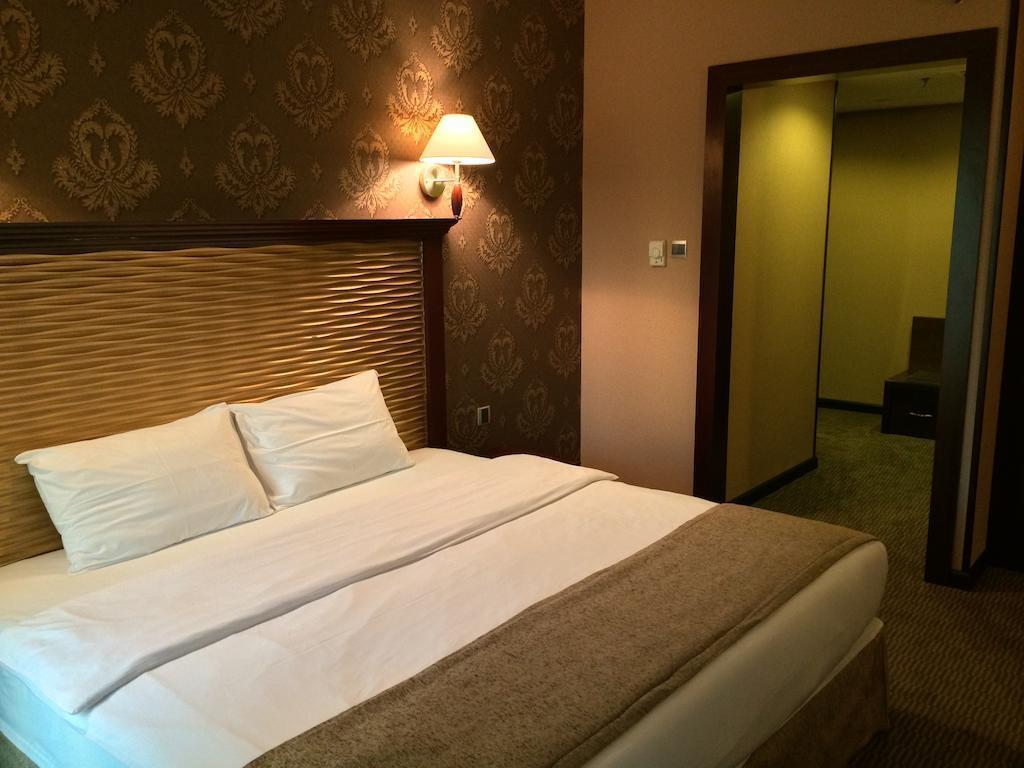 Территория Kings Park Hotel 3*