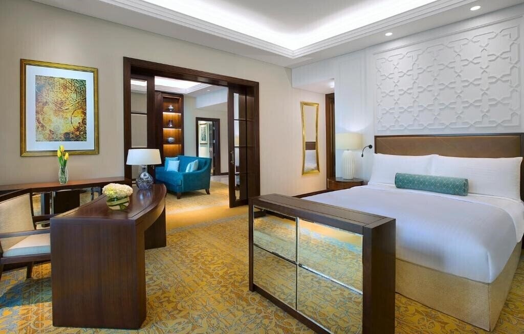 Территория The Ritz-Carlton Dubai Jumeirah 5*