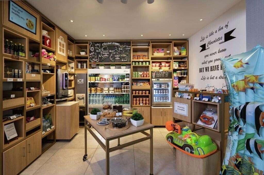 Панорама Hilton Garden Inn Dubai, Mall Avenue 4*