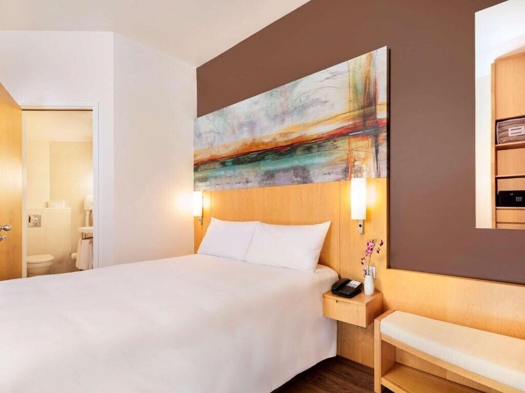 Панорама Ibis One Central 3*