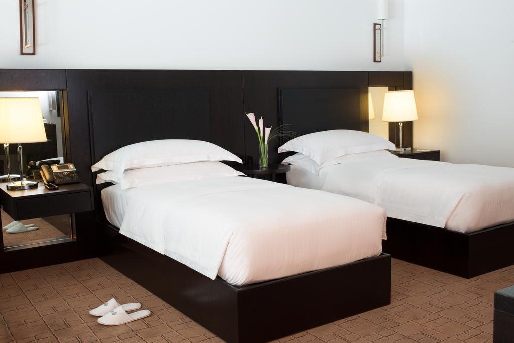 Апартаменты Dubai International Hotel 5*