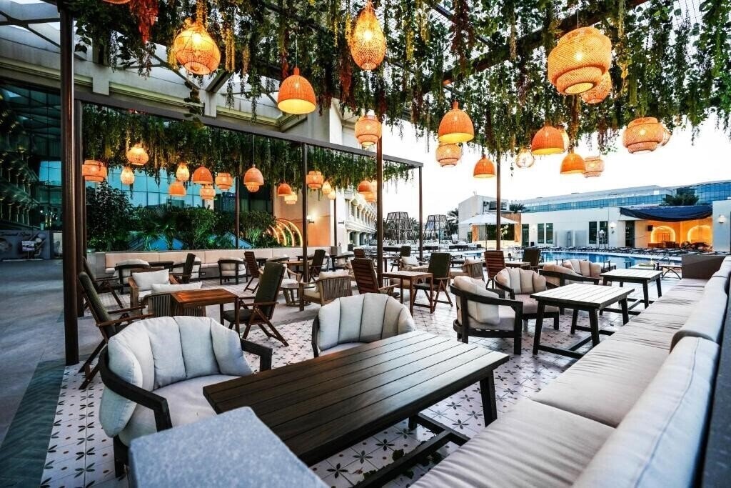 Территория Movenpick Grand Al Bustan Hotel (ex. Roda Al Bustan Dubai) 5*