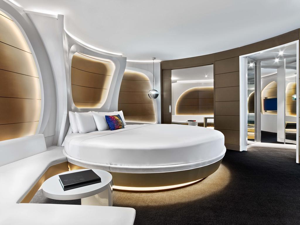 Отель W Dubai Al Habtoor City 5*