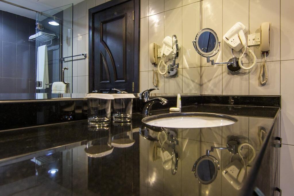 Панорама Dunes Hotel Apartments - Al Muhaisnah Apart апартаменты