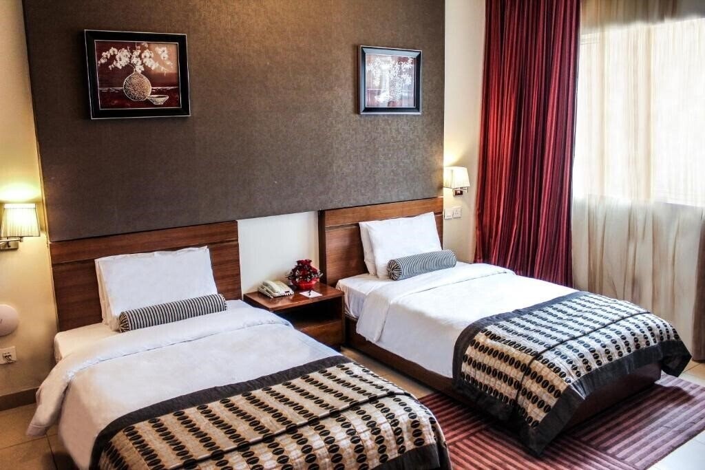 Территория Dunes Hotel Apartments Oud Metha 4*