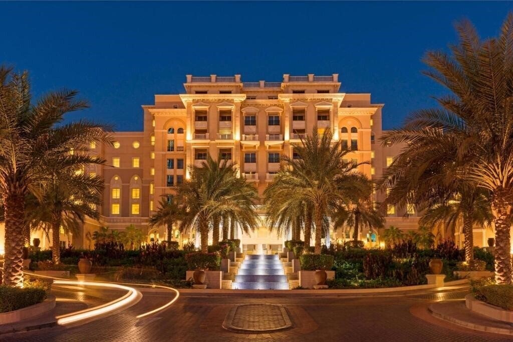 Территория The Westin Dubai Mina Seyahi Beach Resort & Marina 5*