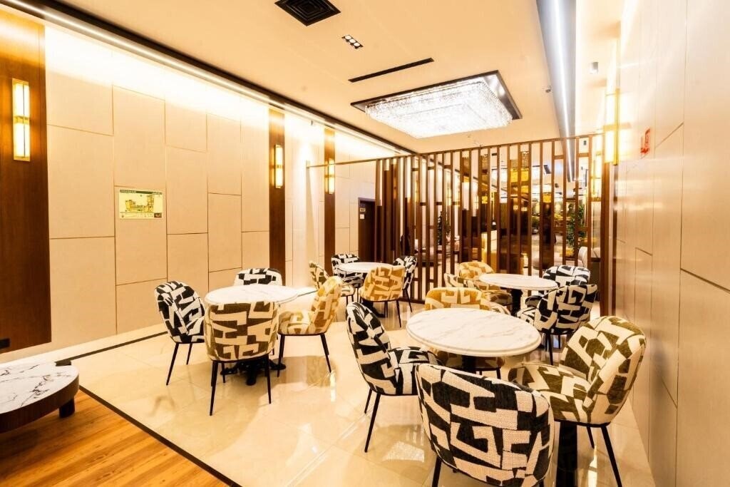 Панорама The Grand Astoria Hotel (ex. Grand Astoria Hotel, Astoria Hotel) 3*