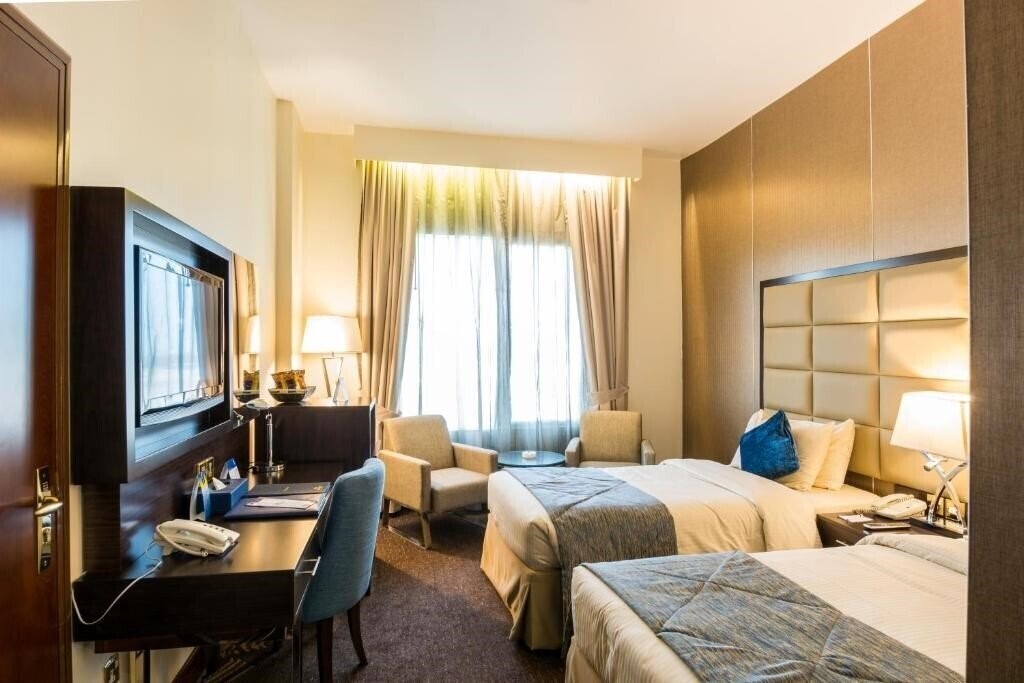 Территория Howard Johnson by Wyndham Bur Dubai (ex. Highland Hotel, Howard Johnson by Wyndham Dubai, Howard Johnson Bur Dubai) 3*