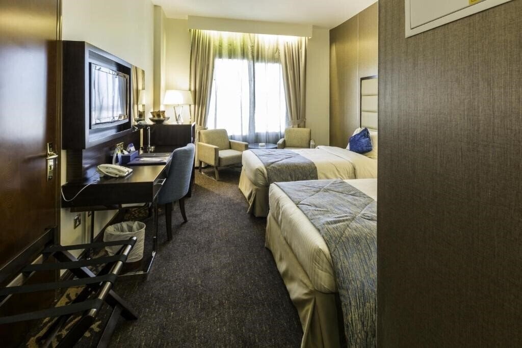 Апартаменты Howard Johnson by Wyndham Bur Dubai (ex. Highland Hotel, Howard Johnson by Wyndham Dubai, Howard Johnson Bur Dubai) 3*