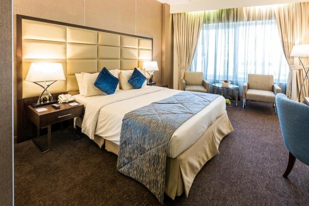 Панорама Howard Johnson by Wyndham Bur Dubai (ex. Highland Hotel, Howard Johnson by Wyndham Dubai, Howard Johnson Bur Dubai) 3*