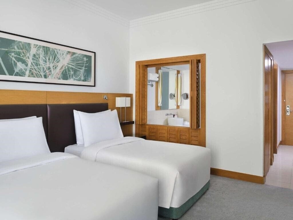 Панорама Movenpick Hotel Jumeirah Beach 5*