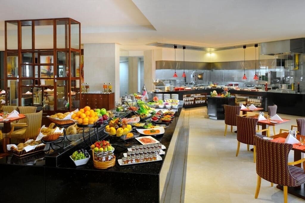 Панорама Crowne Plaza Jumeirah Dubai (ex. Ramada By Wyndham Jumeirah) 5*