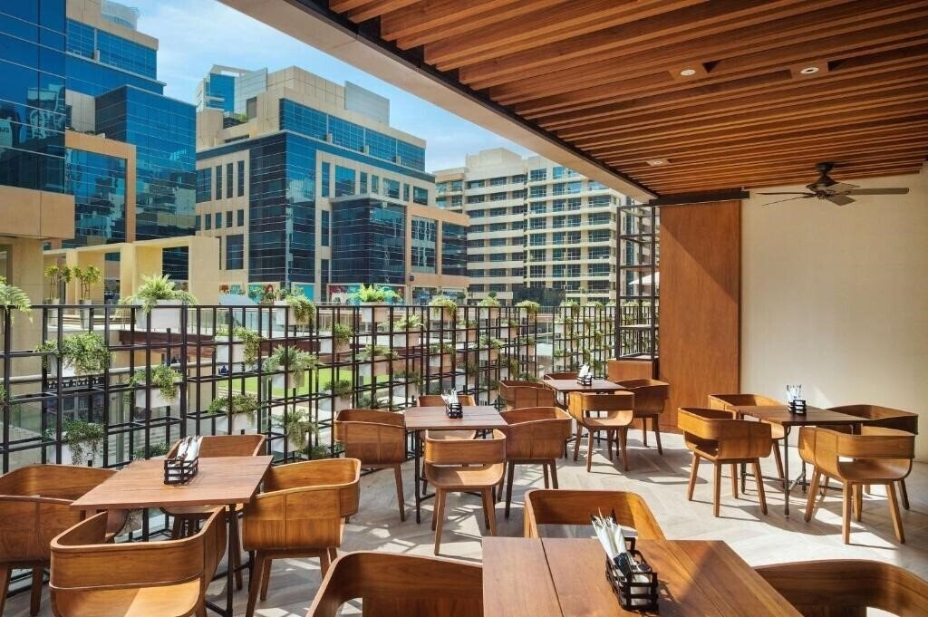 Панорама Double Tree by Hilton Dubai – Business Bay 4*