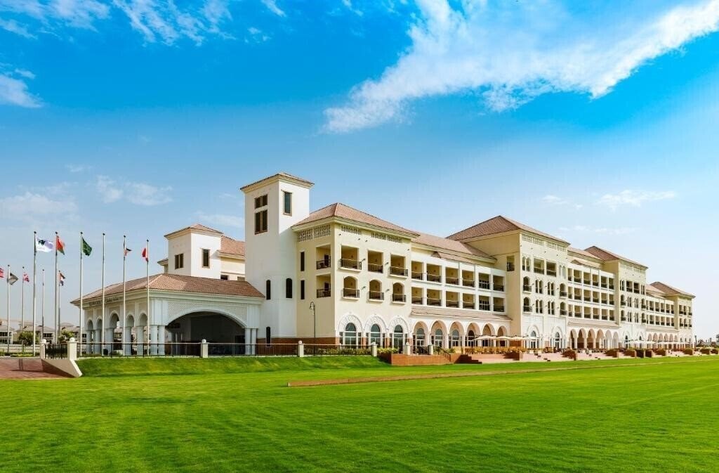 Вид Al Habtoor Polo Resort 5*