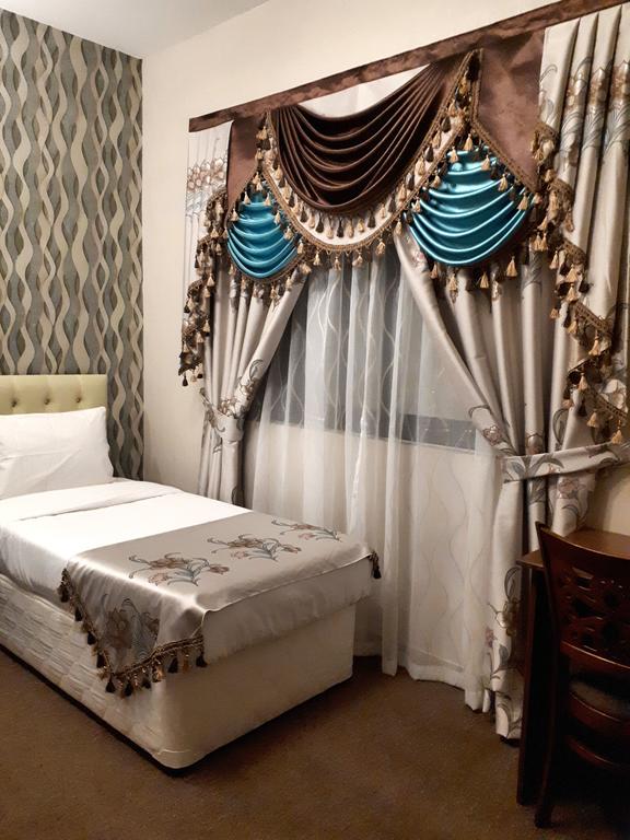 Территория Royal Garden Hotel 2*