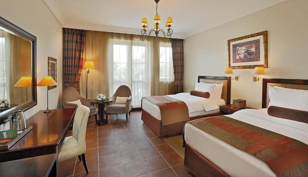 Вид Arabian Ranches Golf Club 2*