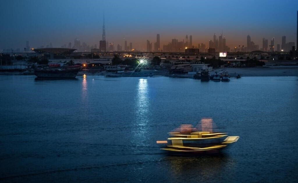 Территория Holiday Inn Dubai Festival City 4*