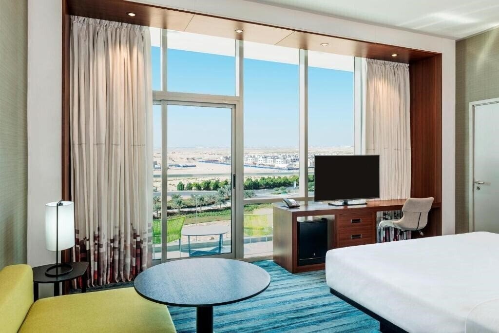 Вид Aloft Dubai South 3*