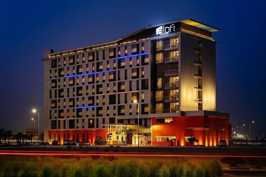 Территория Aloft Dubai South 3*