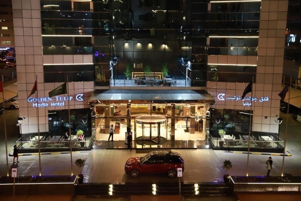 Территория Golden Tulip Media Hotel (ex. Comfort Inn Hotel Apartments, Golden Tulip Al Thanyah) 4*