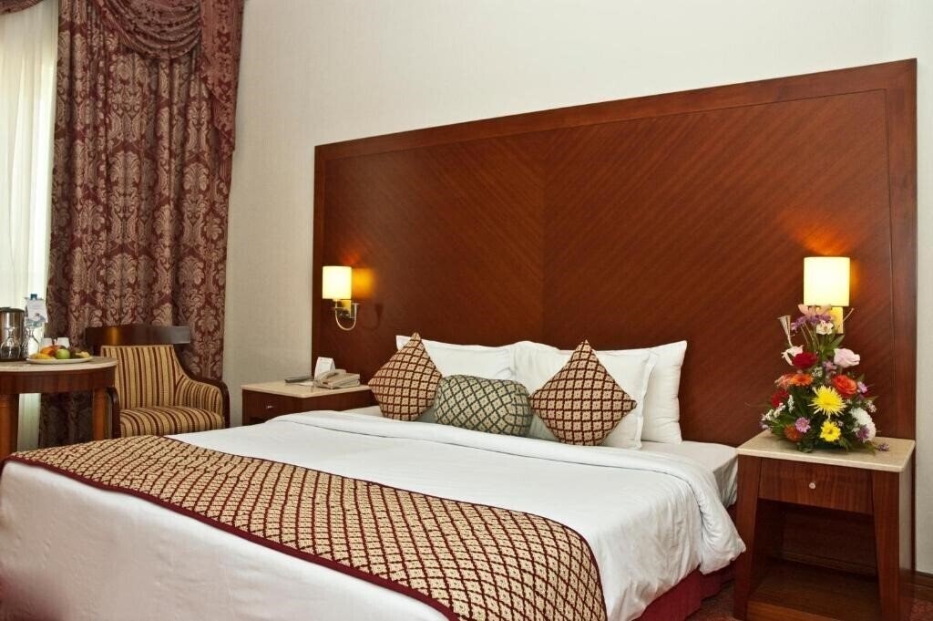 Панорама Regent Palace Hotel 4*