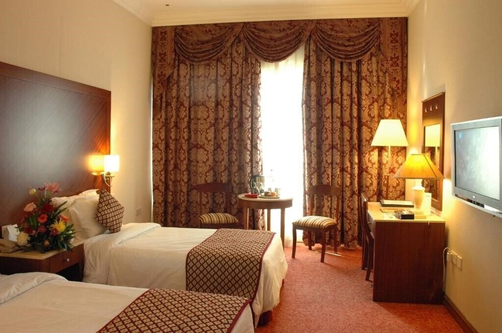 Территория Regent Palace Hotel 4*