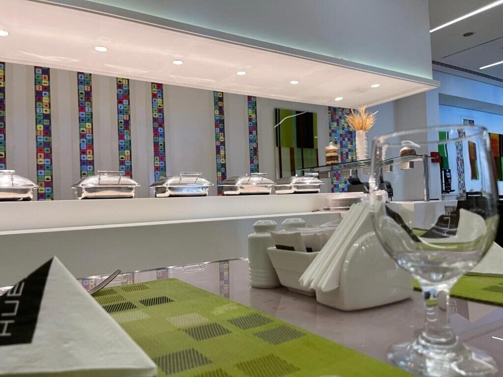 Панорама Hues Boutique Hotel 4*