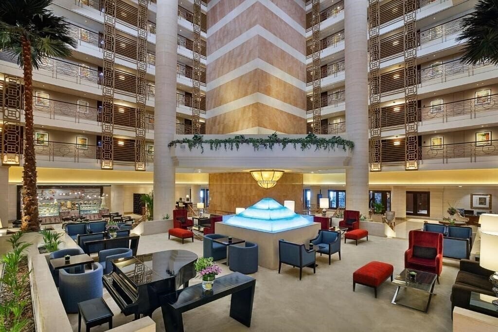 Вид Sheraton Dubai Creek Hotel & Towers 5*