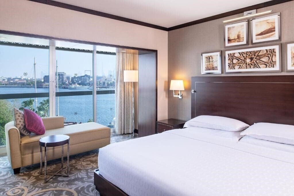 Апартаменти Sheraton Dubai Creek Hotel & Towers 5*