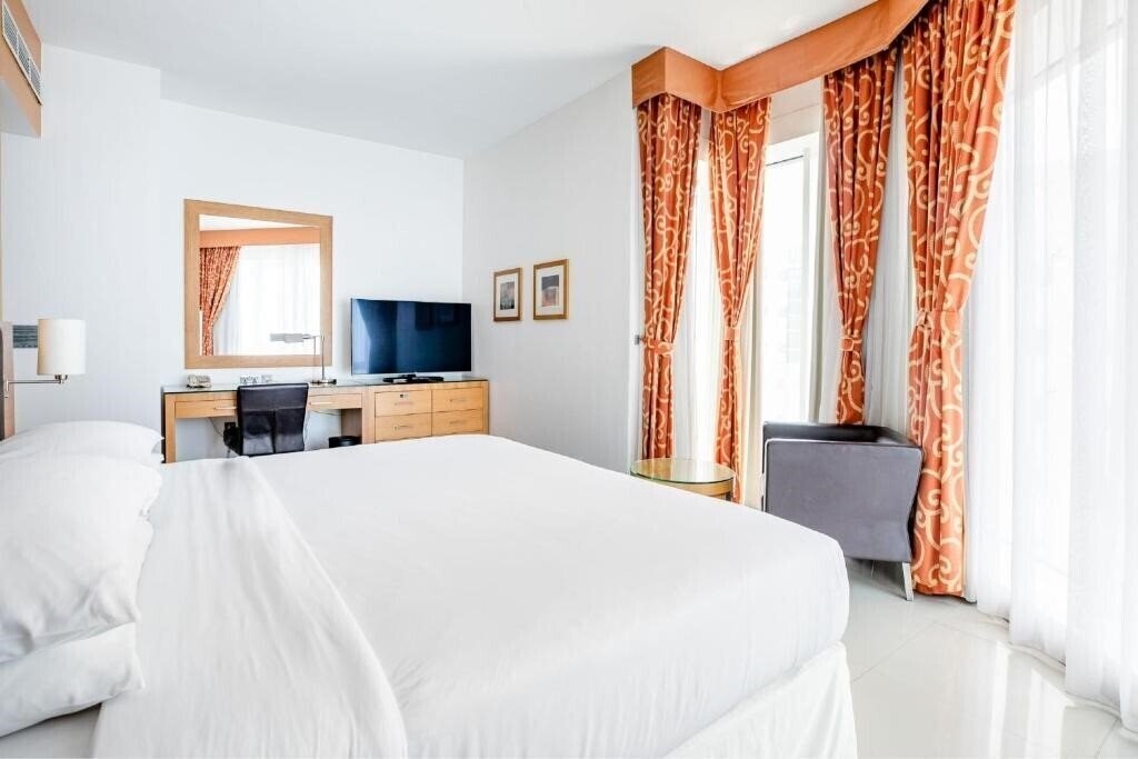 Панорама Four Points by Sheraton Bur Dubai (ex. Four Points By Sheraton Downtown Dubai) 4*