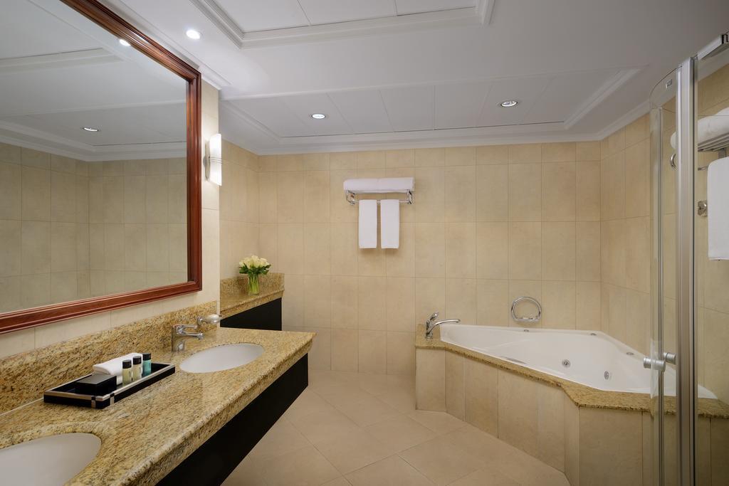 Панорама Movenpick Hotel & Apartments Bur Dubai апартаменты