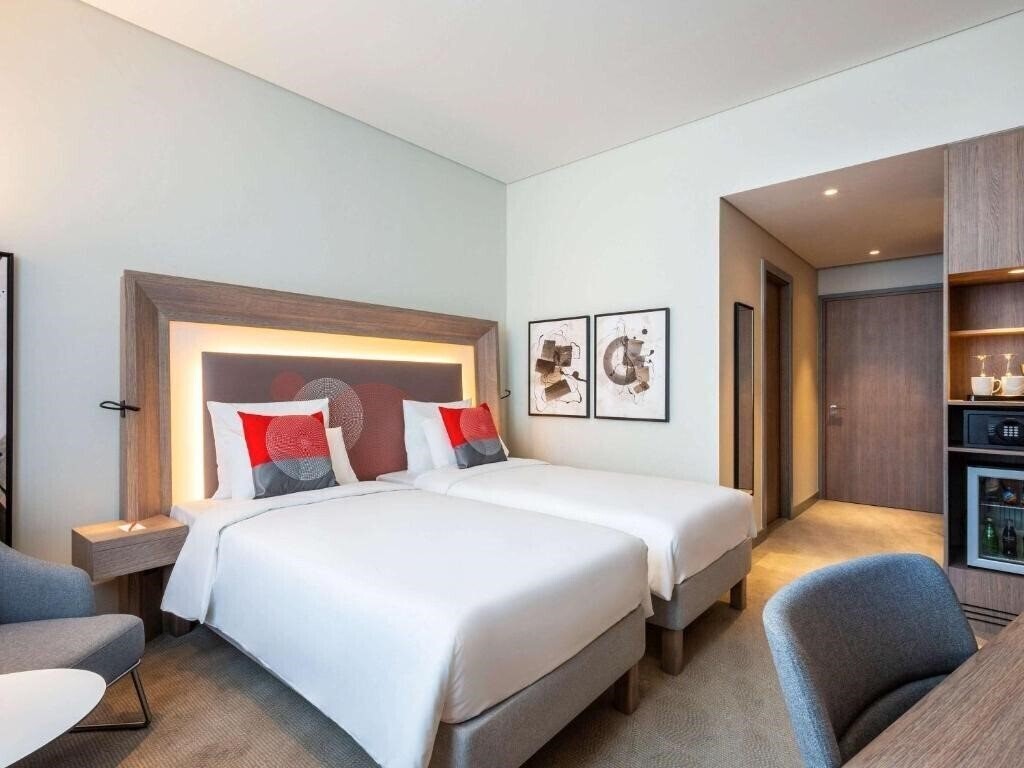 Панорама Novotel Bur Dubai Hotel 4*