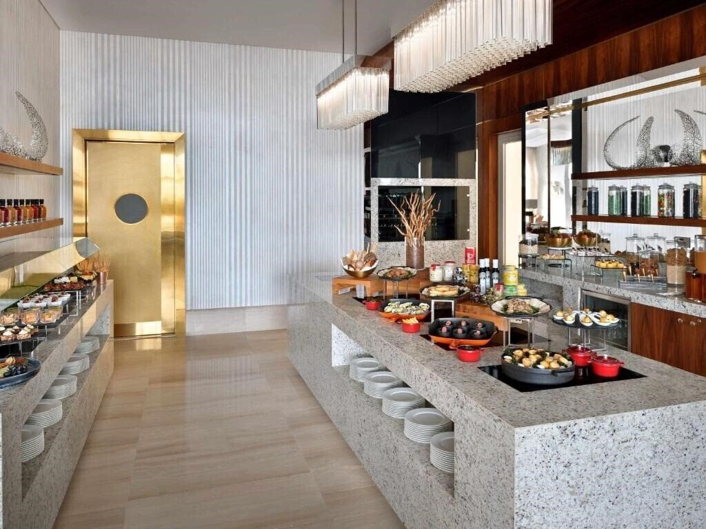 Панорама Grand Plaza Movenpick Media City 5*