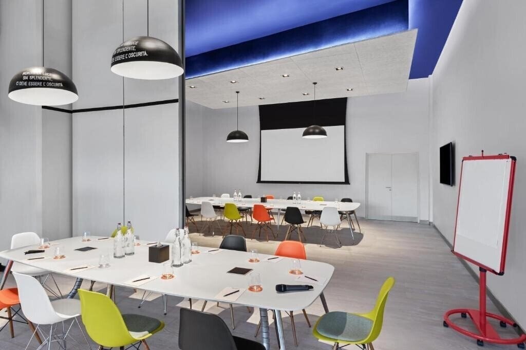 Территория Canopy by Hilton Dubai Al Seef 4*