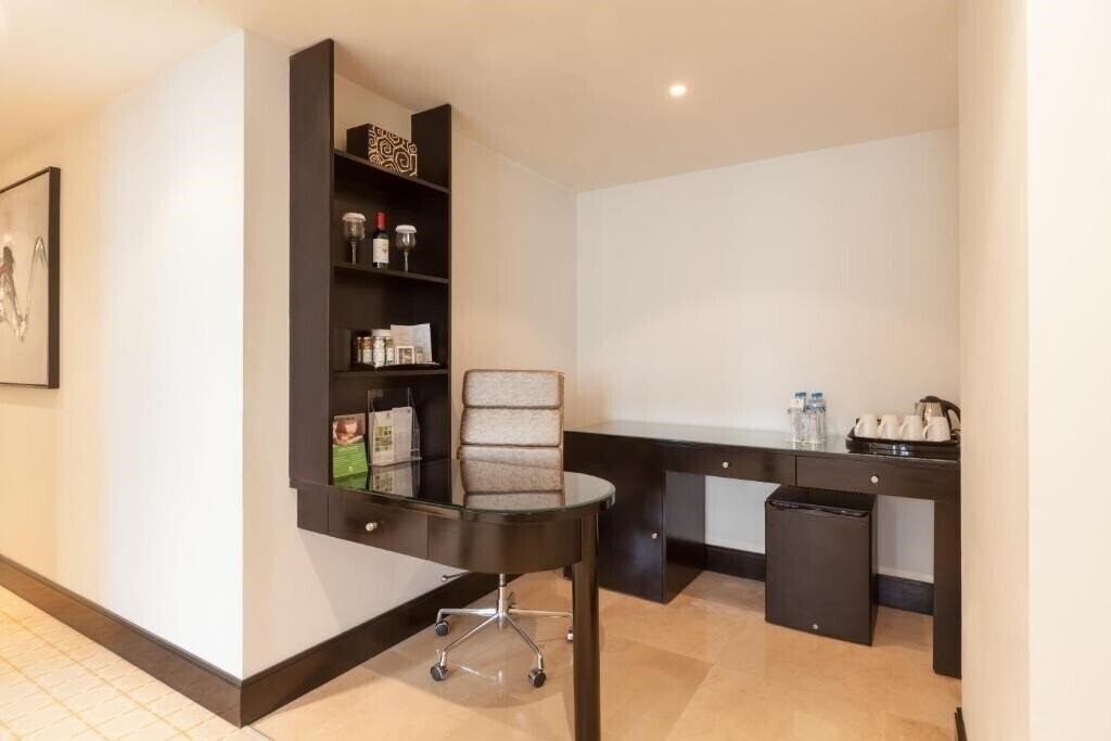 Отель Vision Imperial Hotel (ex. Excelsior Downtown, Holiday Inn Downtown) 4*