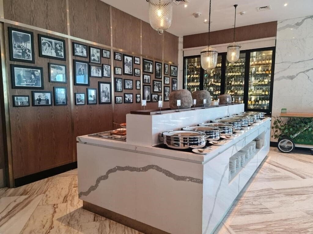 Апартаменты Taj Jumeirah Lakes Towers Hotel 5*