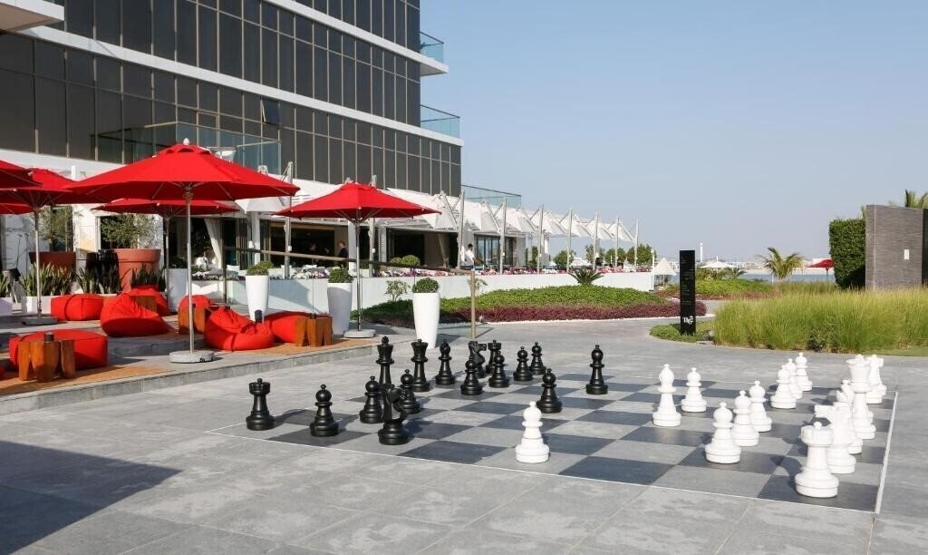 Апартаменты Th8 Palm Dubai Beach Resort, Vignette Collection 5*