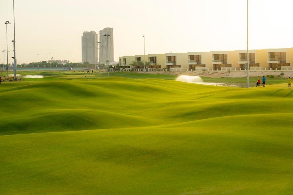 Панорама Radisson Dubai Damac Hills 5*