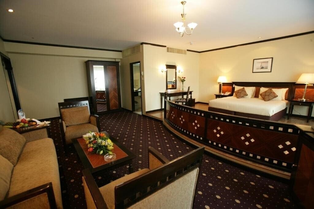 Апартаменты J5 Hotels Bur Dubai 3*