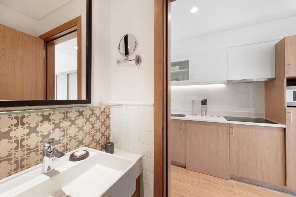 Территория Aparthotel Adagio Dubai Deira 4*