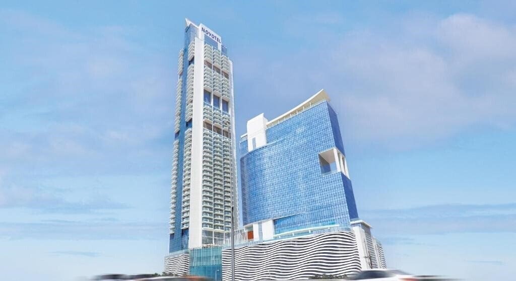 Территория Novotel Jumeirah Village Triangle 4*