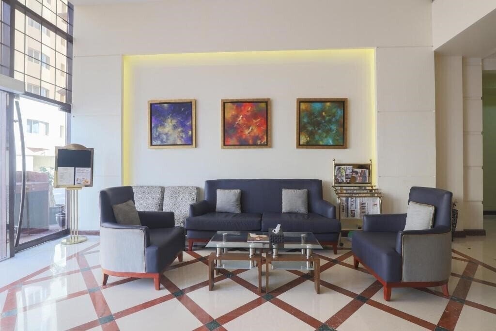 Панорама Oyo 367 Eureka Hotel 2*