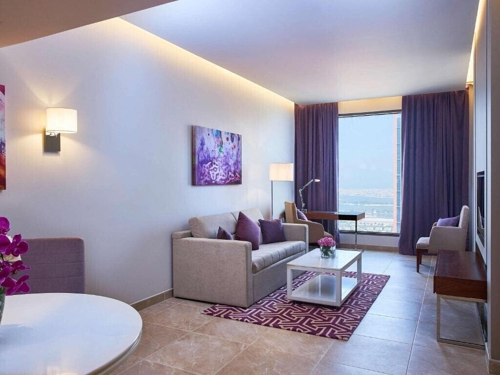 Панорама Mercure Suites Dubai Barsha Heights 3*